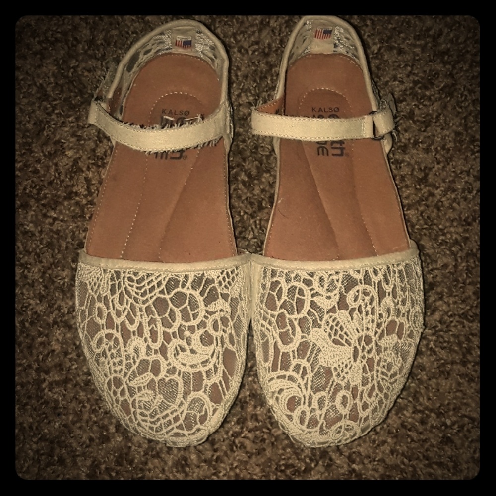 Kalso Earth Envision Lace Ivory Ankle Strap Sandal